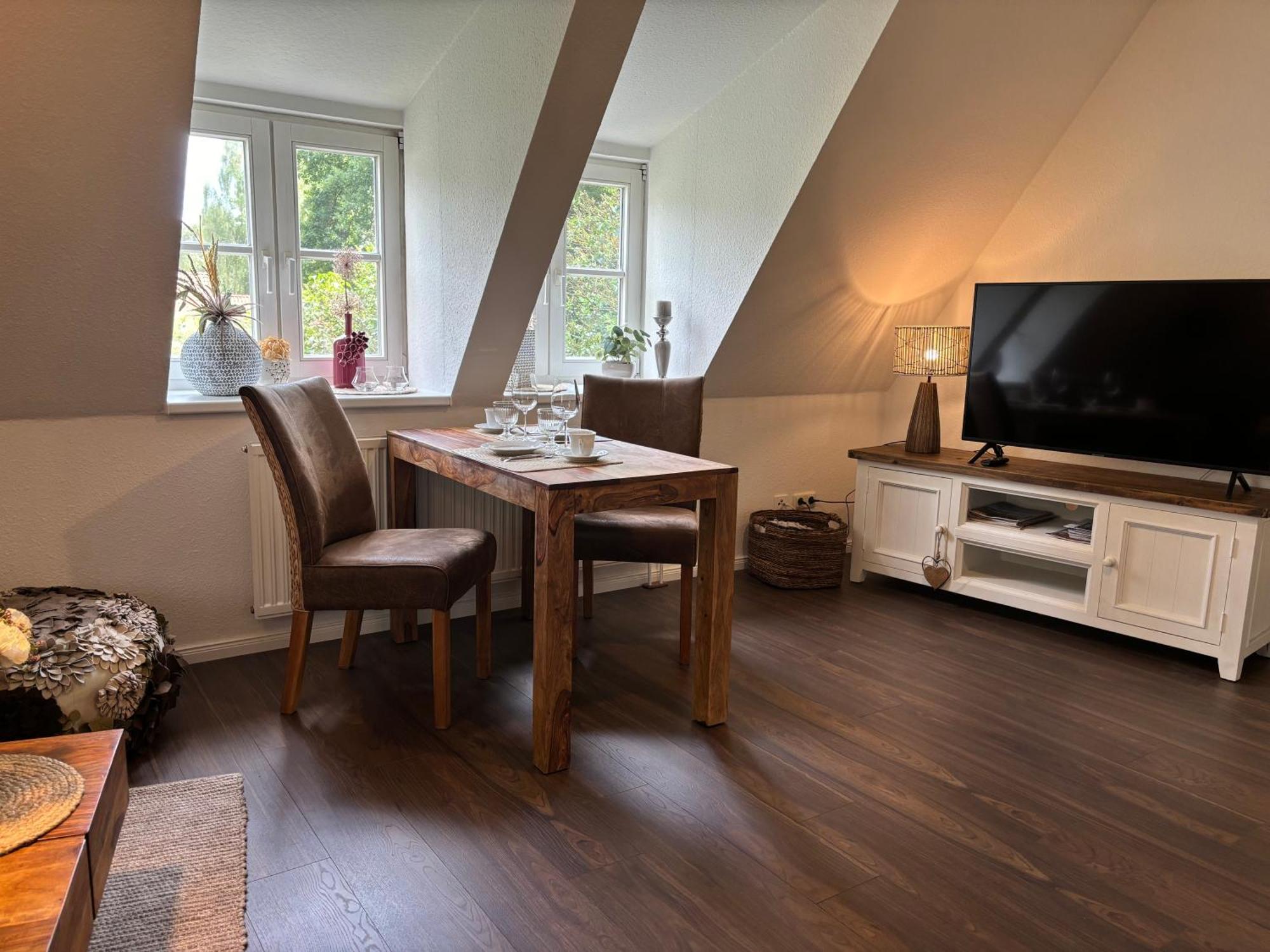4 Wunderschoene Ferienwohnungen Im Kavaliershaus 什未林 外观 照片